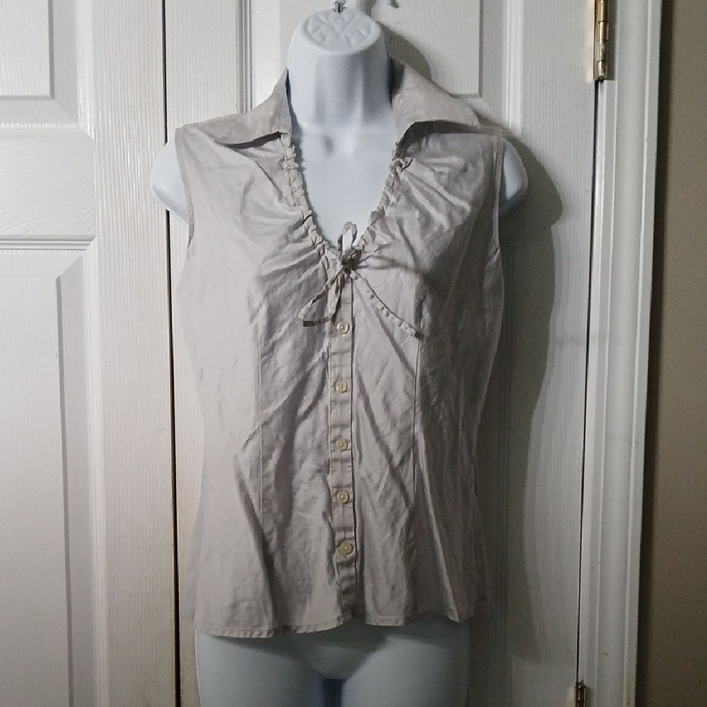 Ann Taylor  Petites light gray sleeveless button down blouse Sz 4P NWOT